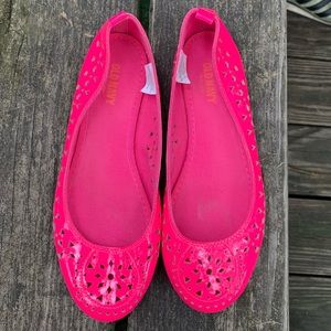 Old Navy Laser Cut Flats in Hot Pink